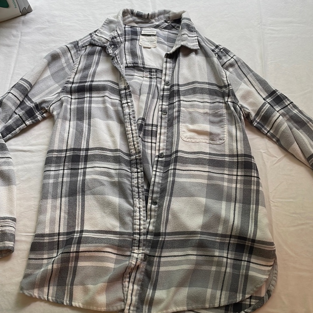 Medium American Eagle white and grey flannel
